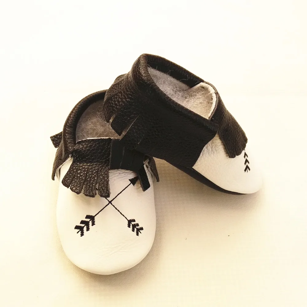 Genuine Leather Mixed colors Baby Moccasins embroidery Cupid's Sword Soft bottom Baby Shoes First Walker Bebe newborn shoes