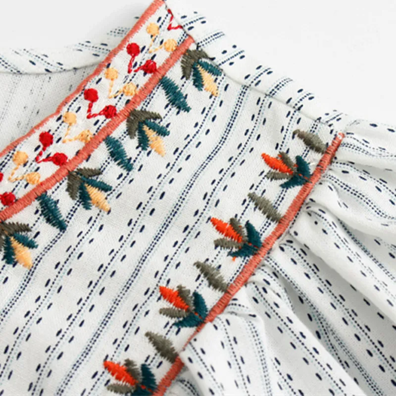 Tribal Folk Style Womens Flower Embroidered Shirt 2018 New Round Neck Lantern Long-sleeved Women Loose Large Size Blouse |