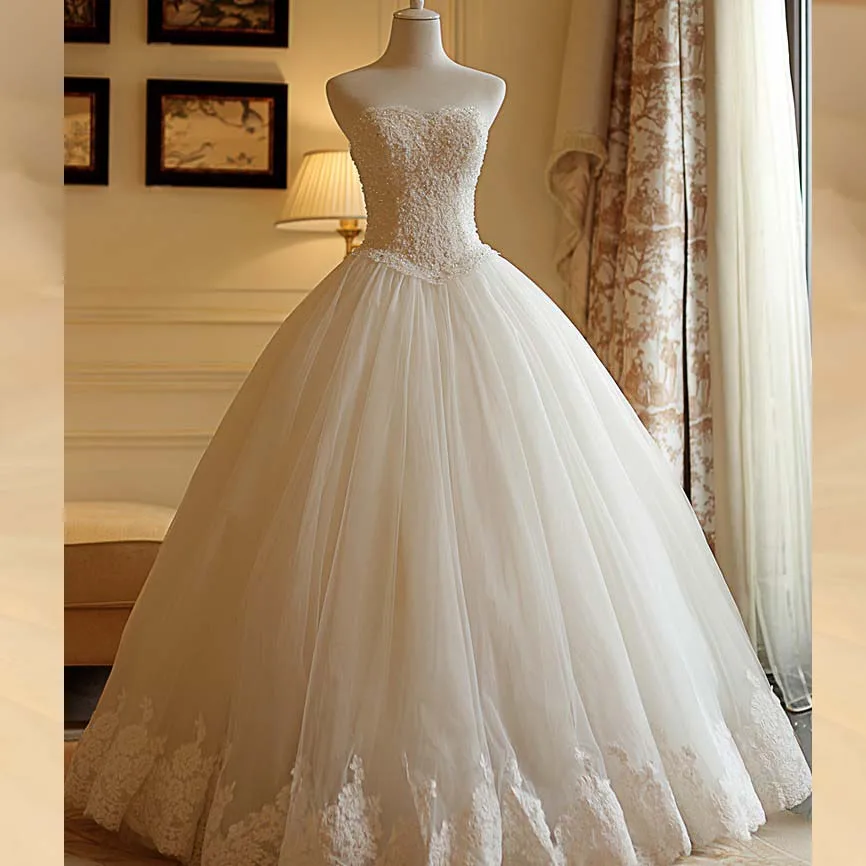 Свадебное платье без бретелек кружевное бальное пышная юбка тюль длина до пола
