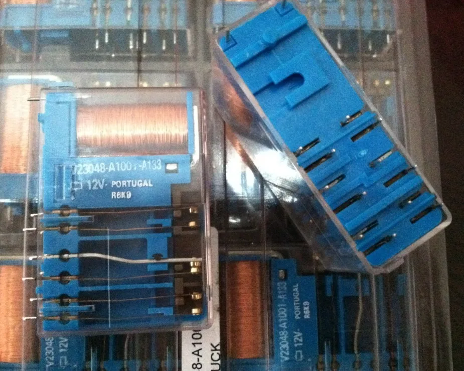 

Реле безопасности V23048-A1001-A133 12VDC