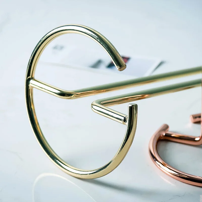 Роскошная железная стойка для бумажных полотенец в скандинавском стисветильник