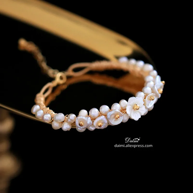 DMBFP200 Handmade Pearl Bracelet Bangles Designer Jewelry For Women Natural Pearl Shell Flower Gentle And Sweet White Wrist