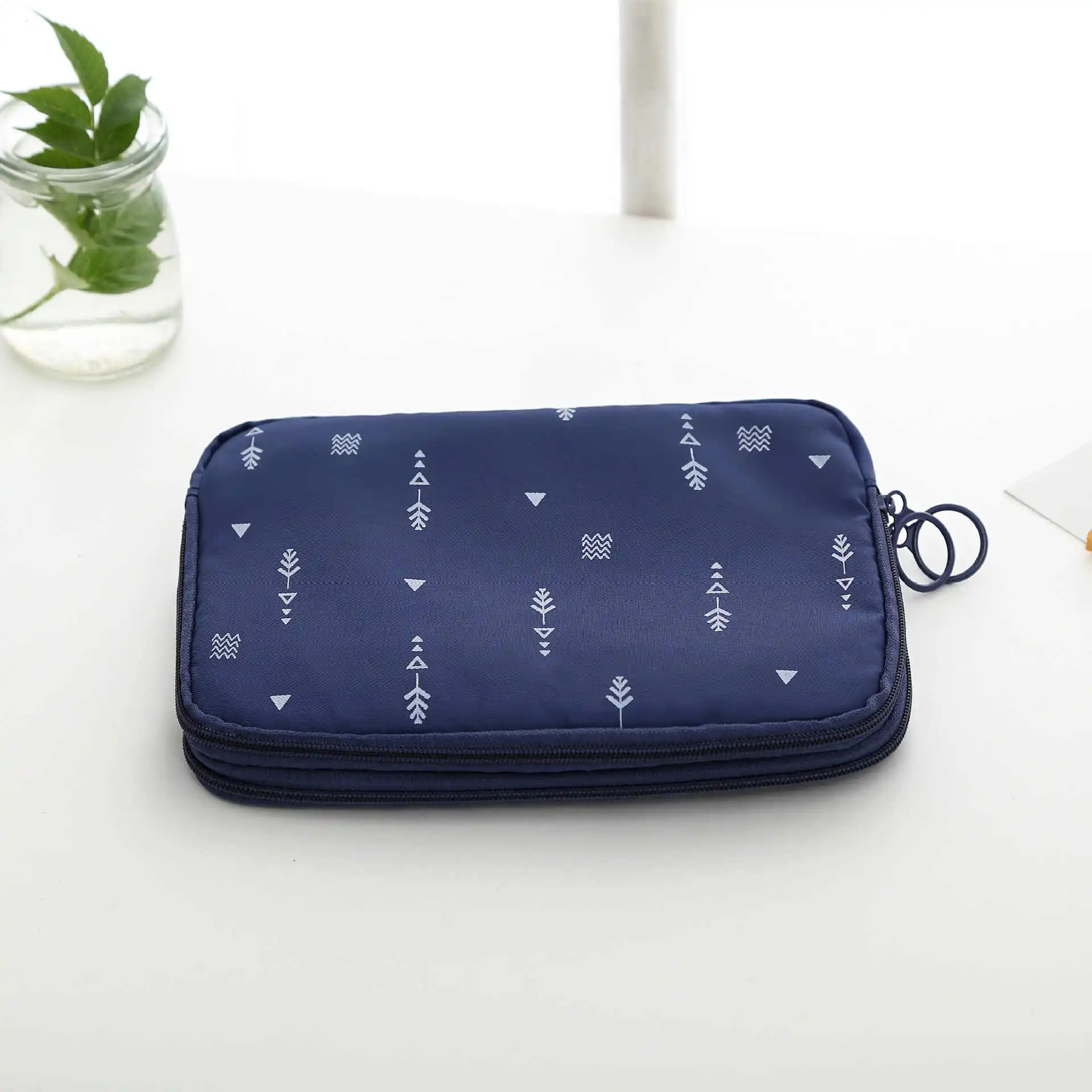 Navy blue Не пропустите дорожный паспорт кошелек сумка многоцелевой используется для хранения паспорта ID карты Косметика зарядное устройство органайзер для кабеля данных сумка - Цвет: Navy blue