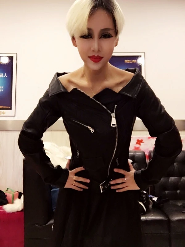 Женская кожаная куртка с открытыми плечами Элегантная черная мотоциклетная