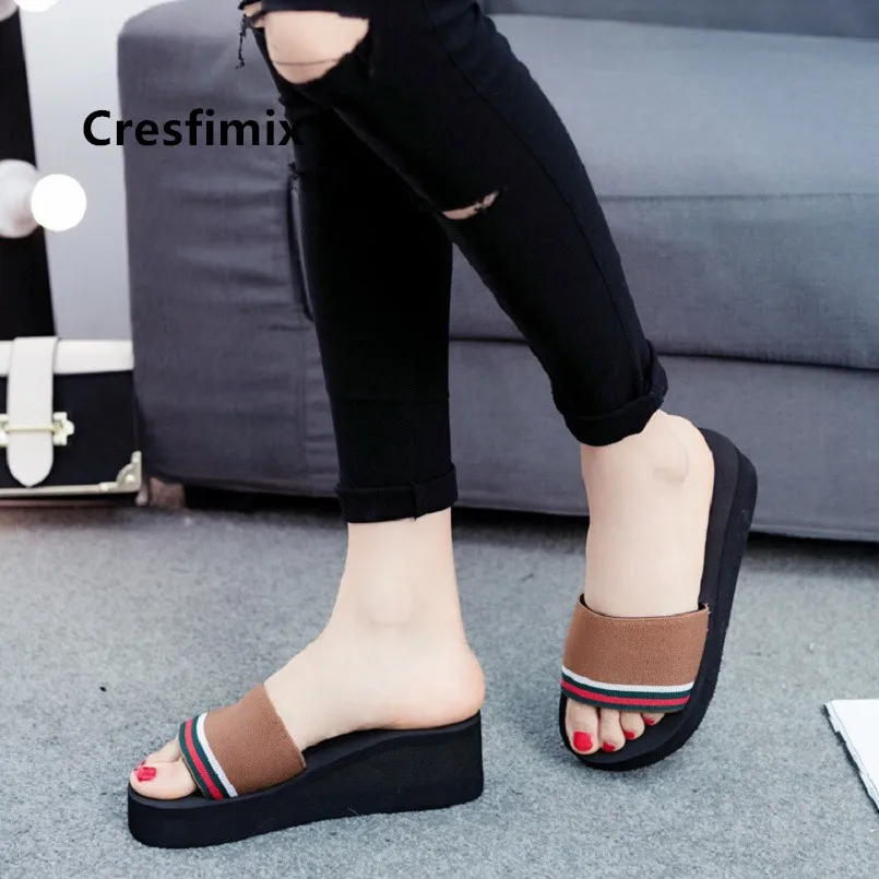

Pantoufles Femmes Women Classic High Quality Light Weight Spring Slip on Slippers Lady Cute Summer Pvc Soft Home Slippers E5248d