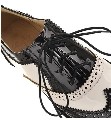 Милые новые модные туфли из лакированной кожи черные белые цвета кружевные