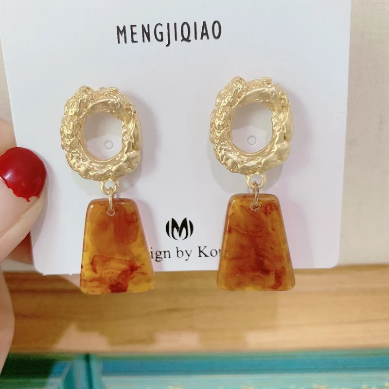 MENGJIQIAO новые массивные акриловые круглые квадратные большие серьги для женщин Bijoux винтажные геометрические свисающие серьги Mujer Moda - Окраска металла: trapezoid brown