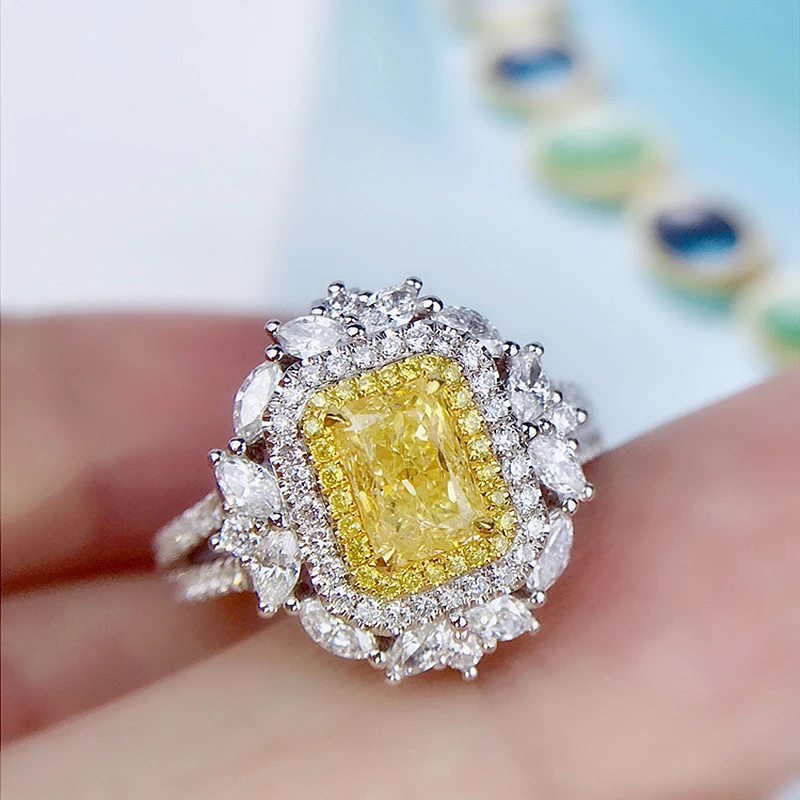 Кольцо обручальное с муассанитом белое золото 750 пробы 18 К