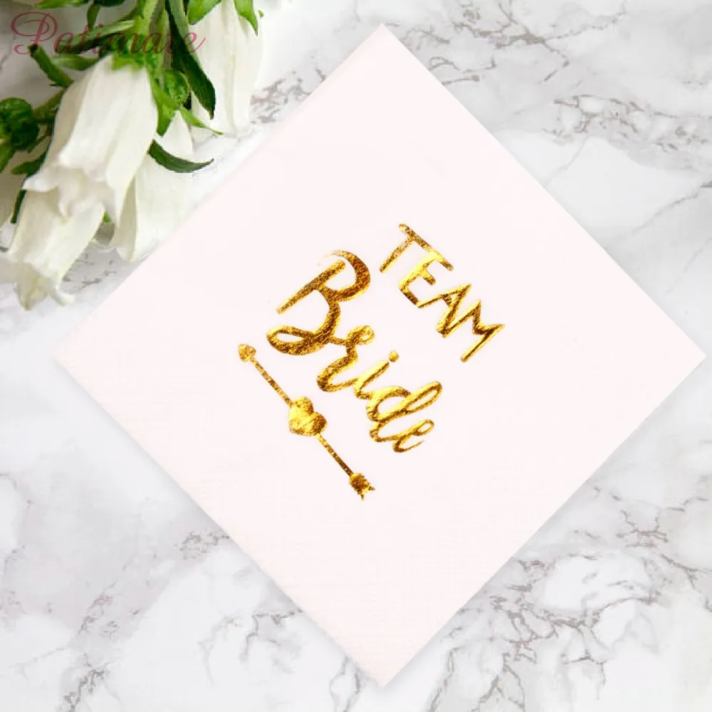 Одноразовая посуда искусственная чтобы быть салфетками только что женатые