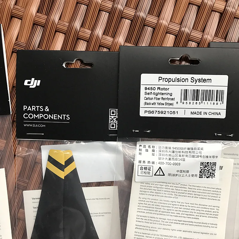 4 pairs DJI Phantom 3 9450 Carbon Fiber Reinforced Yellow Stripes Self-tightening Propellers Phantom3 Professional Original Acce |