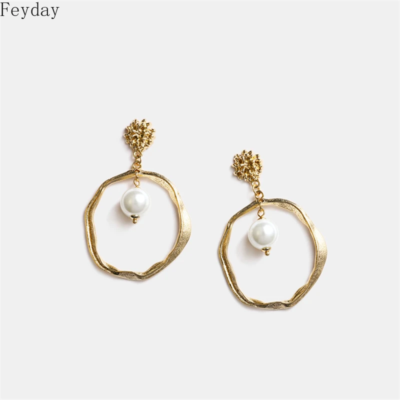 

Round Hollow Dangle Korean Earrings Fashion Statement Gold Simulated Pearl Drop Earrings for Women Aretes De Mujer Modernos 2020