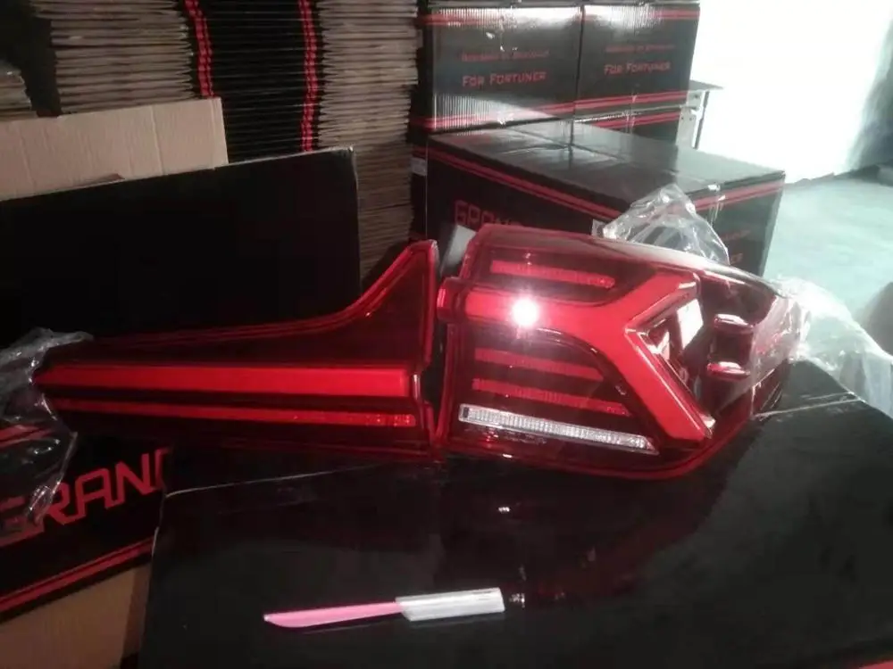 Red Color Dynamic Автомобильный Стайлинг задний фонарь fro Toyota Fortuner светодиодный фонарь- Fortuner задние дневные ходовые огни тормозные автомобильные аксессуары - Цвет: Red Color Dynamic