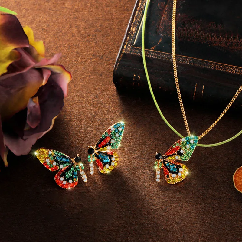 Jewelry Set SHUANGR Сережка-гвоздик в форме бабочки Новая европейская американская мода Личность короткая бабочка ухо гвоздь цветная дрель вечерние аксессуары - Окраска металла: Jewelry Set