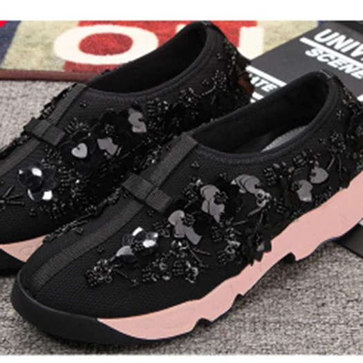 black 4 pink sole Женские кроссовки высокого качества со стразами и вышитыми пчелами; женские красивые туфли на плоской подошве; черные кроссовки с жемчужной вышивкой - Цвет: black 4 pink sole