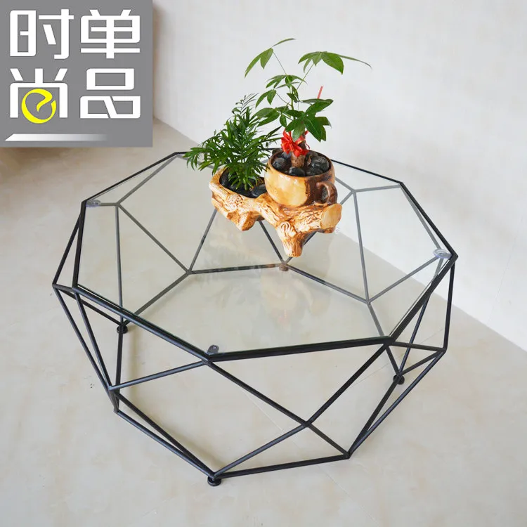 Чайный столик из закаленного стекла. Кованый маленький семейный стол. Творческое