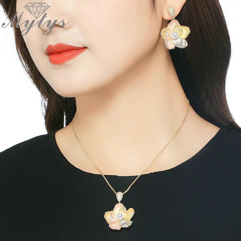 

Mytys Three Tone Gold Graceful Flower Pendant Necklace High Quality Ethnic Metal Floral Cubic Zirconia Statement Necklace CN450