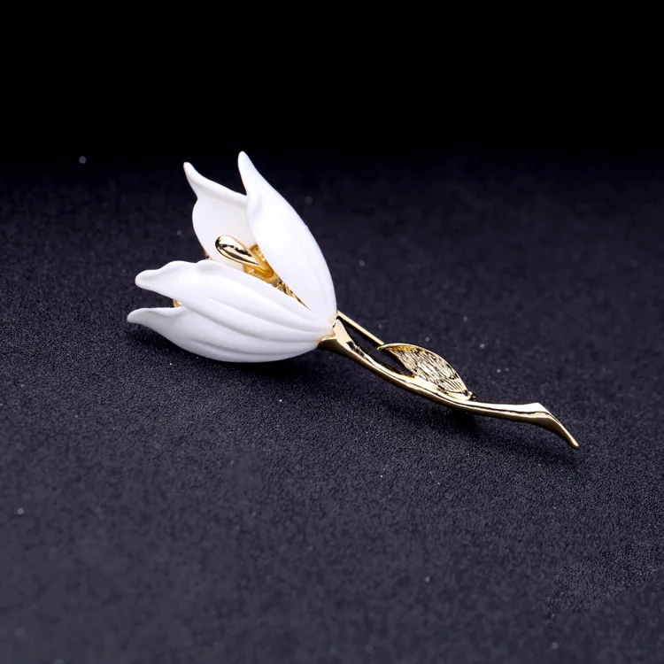 

Sweet Cute White Flower Brooches Resin Elegant Decoration Accessories