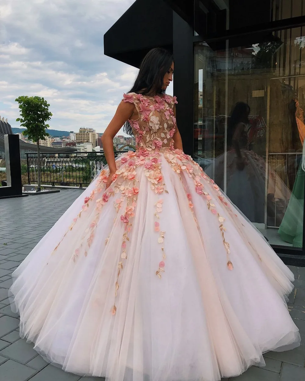 

Long Elegant Evening Dress Puffy Ball Gowns Sheer Tulle Dubai Flowers Women Lace Arabic Style Formal Evening Gowns