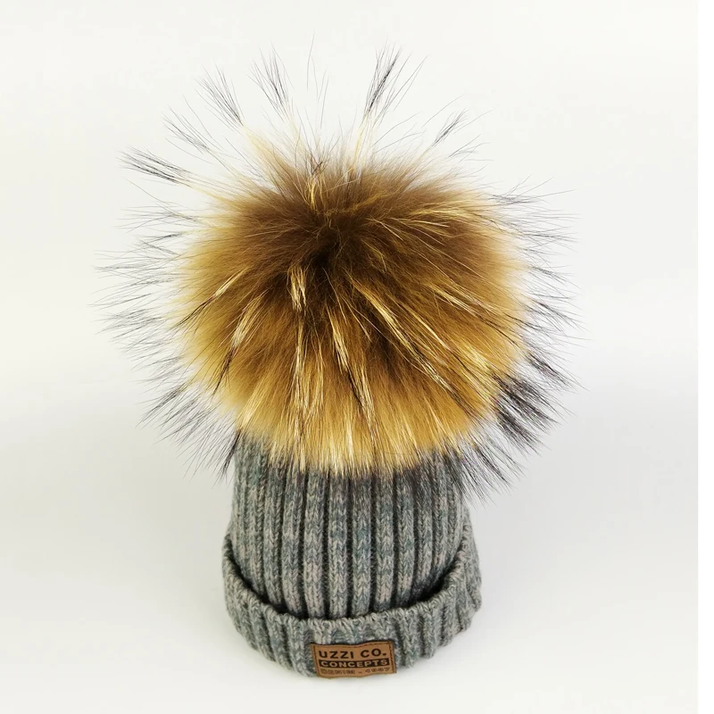 Шапка с помпонами из меха енота серая норковая зимняя женская шапка Вязаная