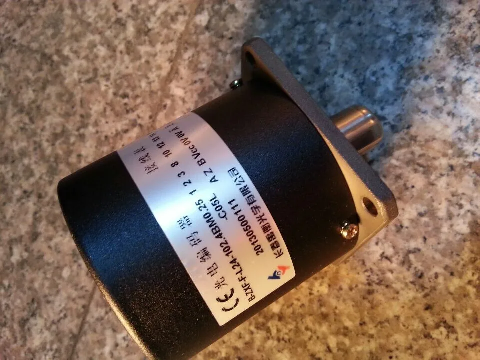 

Changchun, a light spindle encoder 1024 Yuheng encoder B-ZXF-F-L24-102.4BMO.25-C05L new original