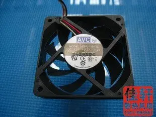 Хорошее качество Оригинальный AVC Вентилятор охлаждения 7 см 7015 12 В 0.30A DE07015B12L