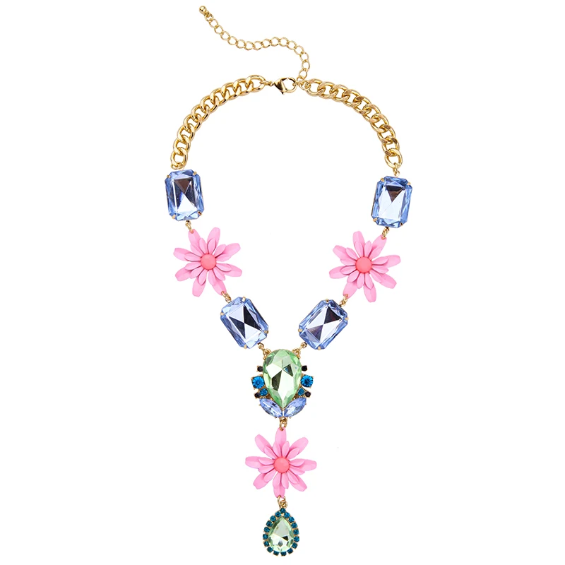 Изящное золотистое колье с розовым цветком и длинной подвеской зеленое