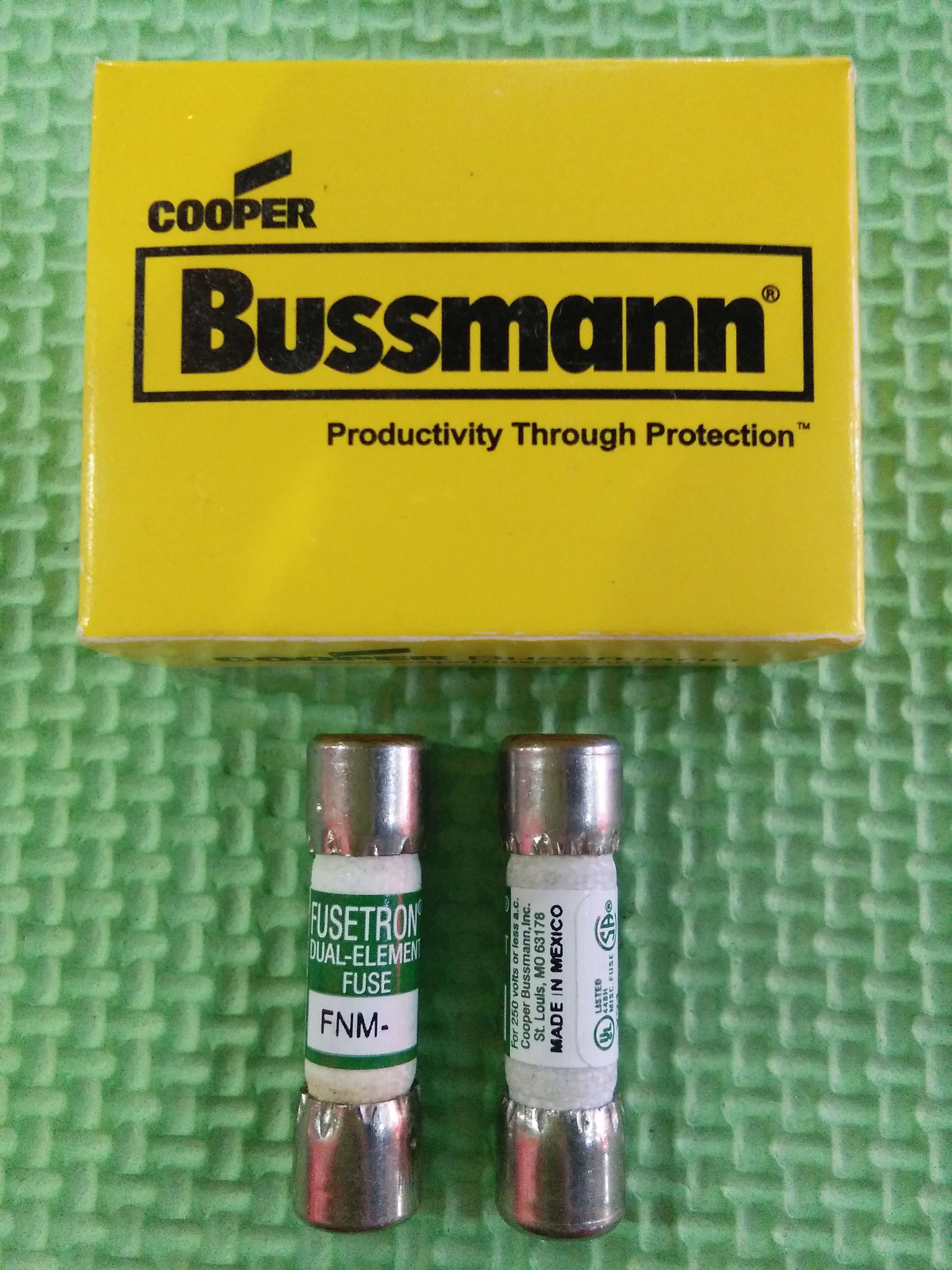 

FNM-1 Authentic American BUSSMANN Dr. Man Delay Fuses / Original Imported Fuse 1A250V