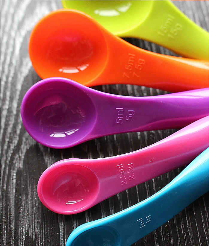 

500sets/lot 5pcs/set Measuring Spoons Colorful Plastic (1/2.5/5/7.5/15ml) Measure Spoon Super Useful Sugar Cake Baking Spoon