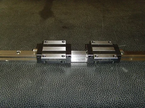 Линейный направляющий индекс деловой активности 4 шт. с Рельсом длиной 2 400 мм |