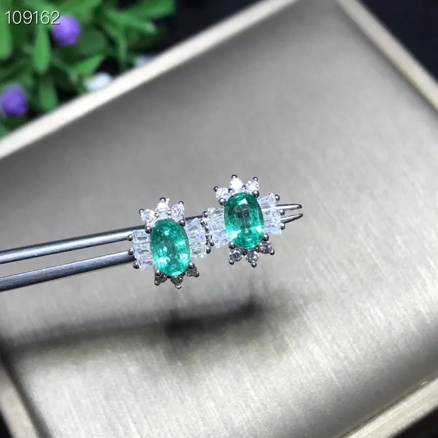 Женские серьги гвоздики из серебра с натуральным драгоценным