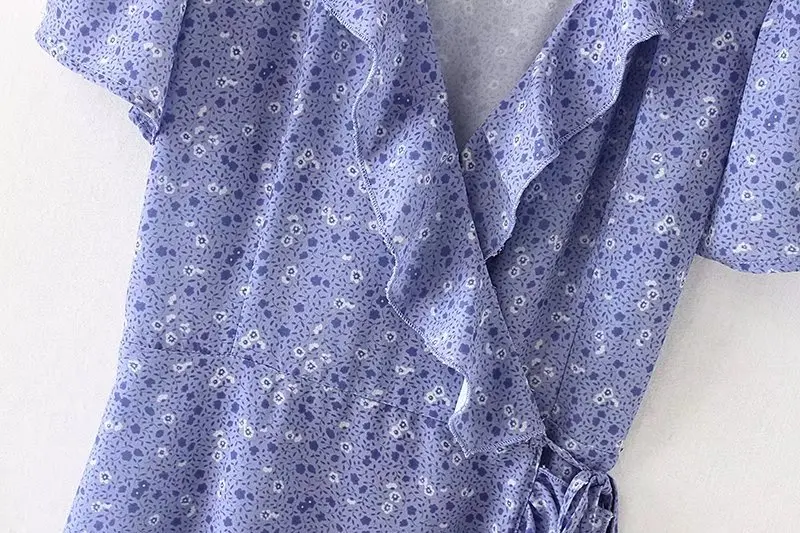 Женское короткое платье с v образным вырезом и открытой спиной летнее рюшами без