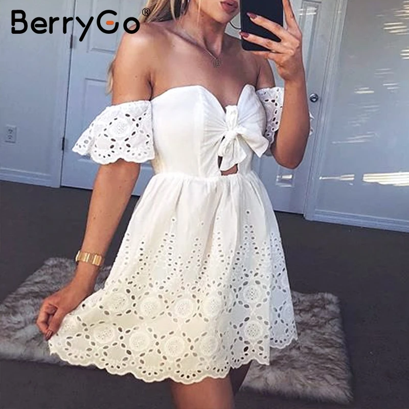 BerryGo открытое короткое платье с бантом женское сексуальное Белое открытыми