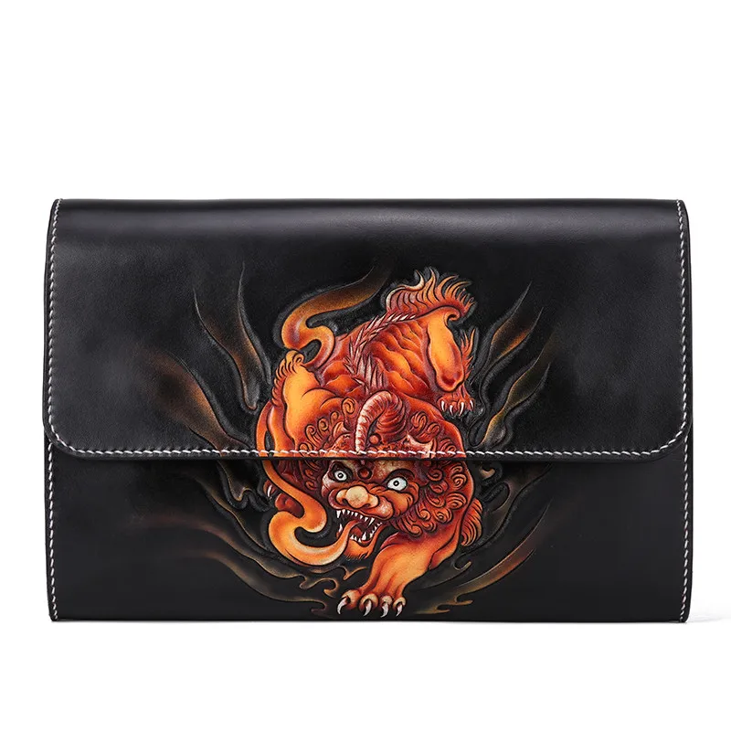 

Handmade Men Vegetable Tanned Leather Carving Brave Troops Bag Money Holder Clutch Purse Cigarette Pocket Man Clutches Envelop