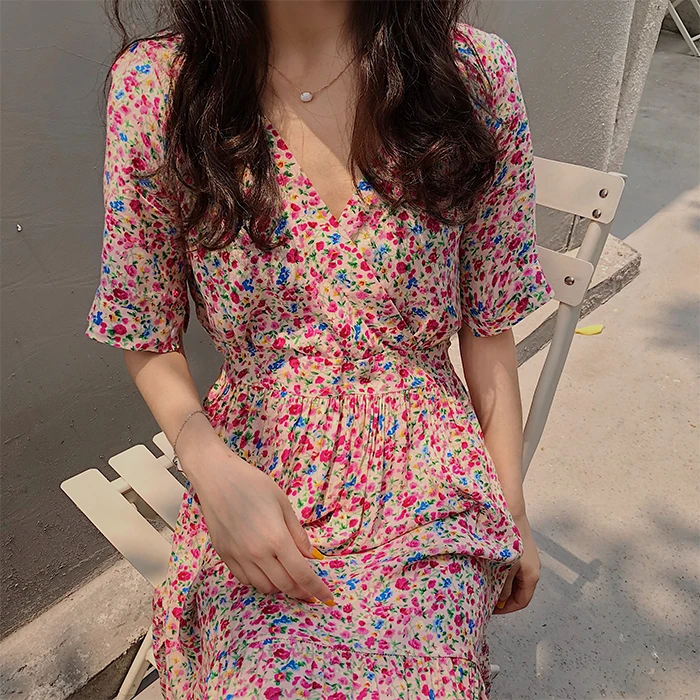 Летнее элегантное платье в стиле ретро с цветочным принтом виде сказочного леса