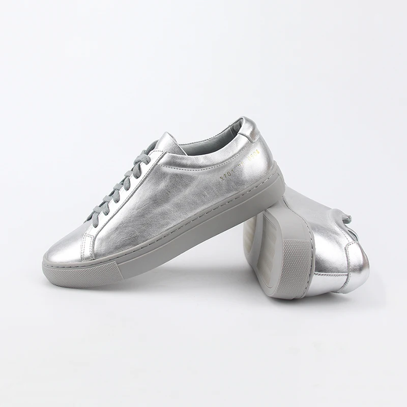 Женские туфли из натуральной кожи на плоской подошве серебристые шнуровке