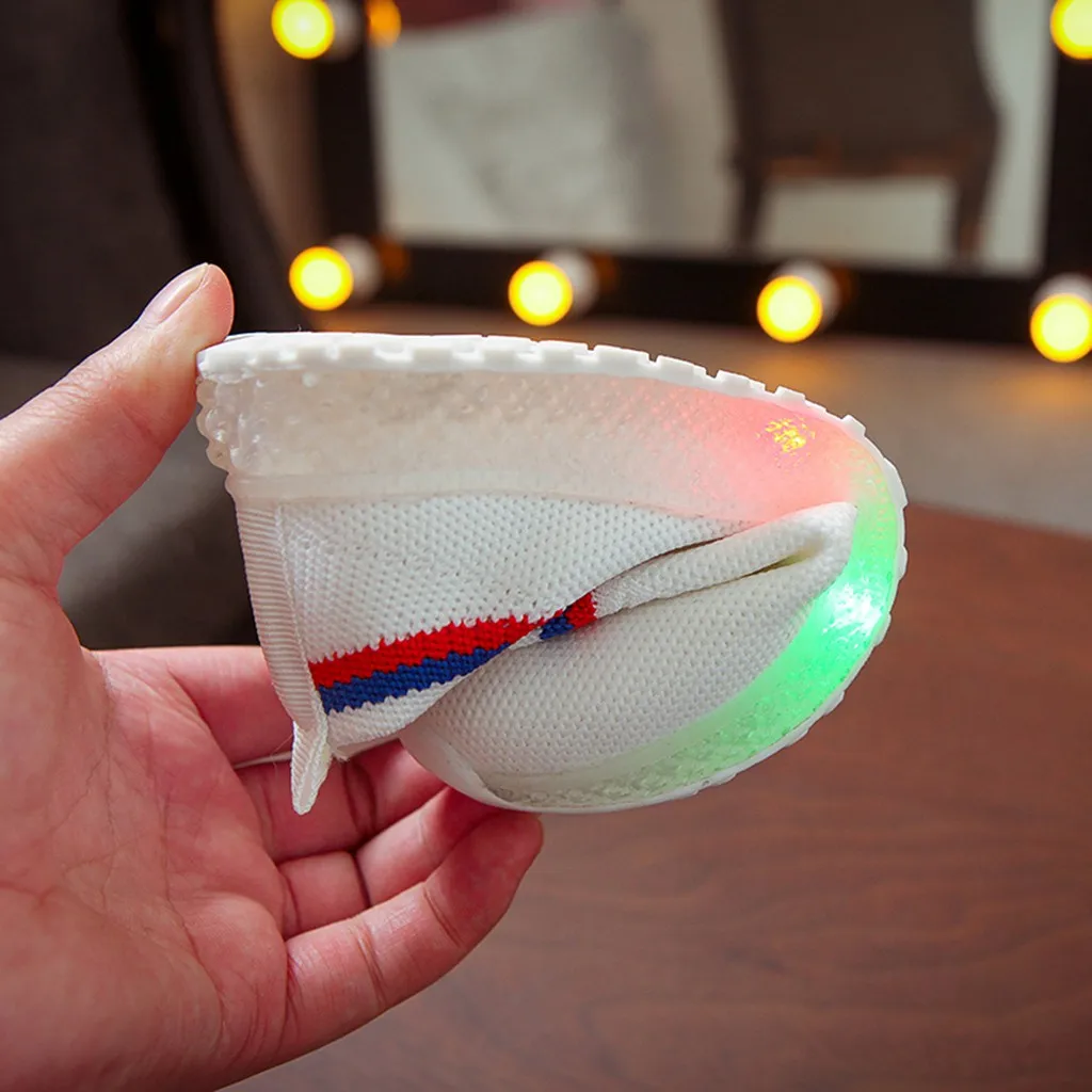 Детские кроссовки SAGACE светящиеся со светодиодной подсветкой для маленьких