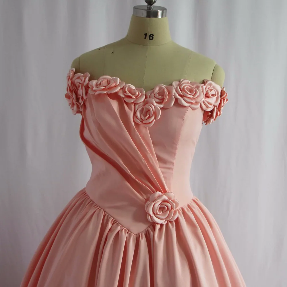 Дизайнерское кораллово-розовое платье с открытыми плечами милый короткий рукав
