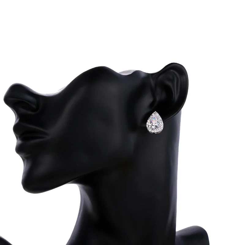 Модные серьги гвоздики с кубическим цирконием прозрачные кристаллами в форме