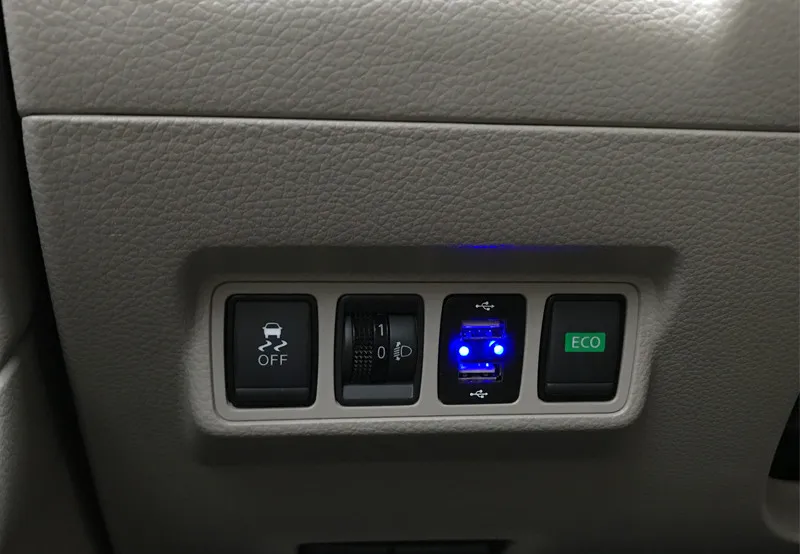 Автомобильное зарядное устройство классическое быстрое с двумя USB портами