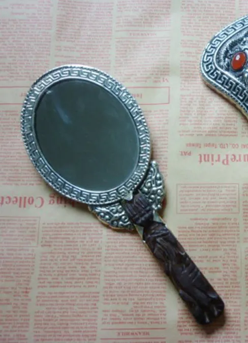 

Антикварное медное зеркало Kurisuta