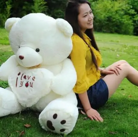 Огромный прекрасный игрушечный медведь бежевый куклы холдинг в форме сердца