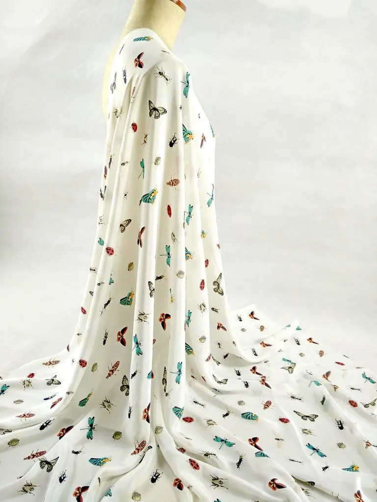 

Free Women Cloth Super High Digital printed insect Flowers Heavy Satin wide 115cm 100% Natural Silk Fabric Woven tissu Wholesale