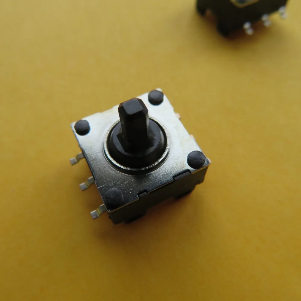 Навигационная кнопка SMD 6 контактов 5 направлений 12,5х12,5 мм для цифровой камеры.