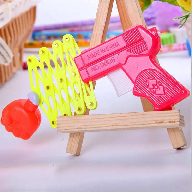 Лидер продаж дешевый выдвижной пистолет с кулаком упругая игрушка смешные