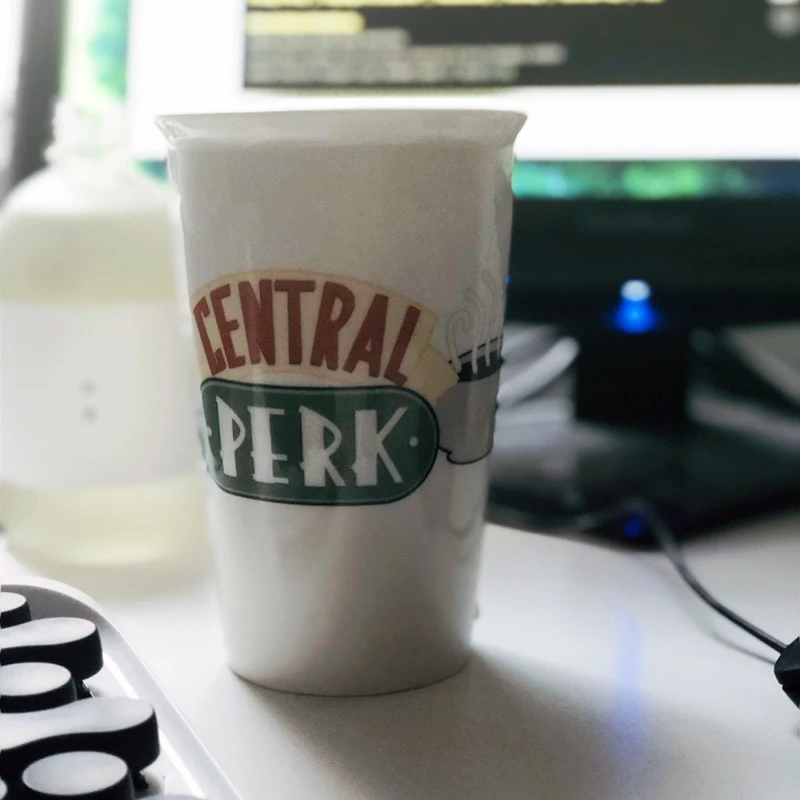 ТВ серии друзья Central perk Керамика кружки с силиконовой крышкой мультфильм Кофе чашка для молока, чая Коллекционная комиксов большой емкости костяного фарфора чашки подарок