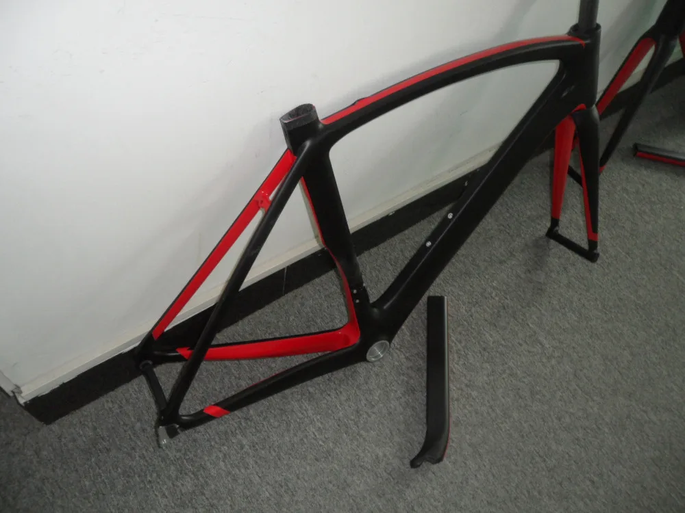 Di2 полностью углеродистая шоссейная рама для велосипеда окрашенная черная