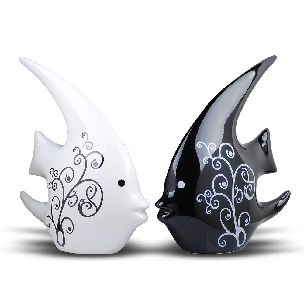 

lovers of black and white ceramic Home Furnishing tropical fish kiss modern minimalist crafts furniture decoration