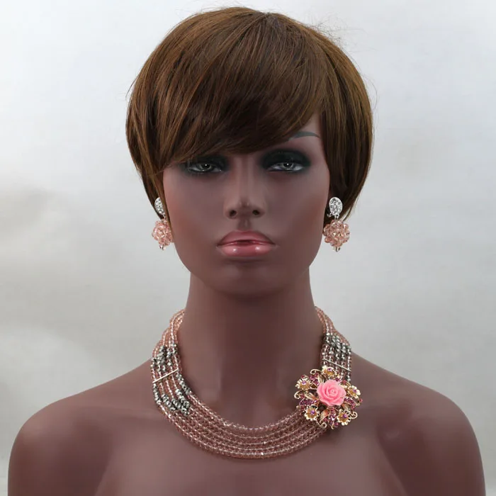 Комплект ювелирных изделий из бисера и кристаллов в африканском стиле |