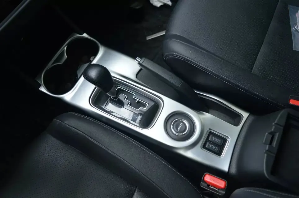 Для Mitsubishi Outlander 2016 Черный ABS хром автомобиль Шестерни ручка переключения Стикеры