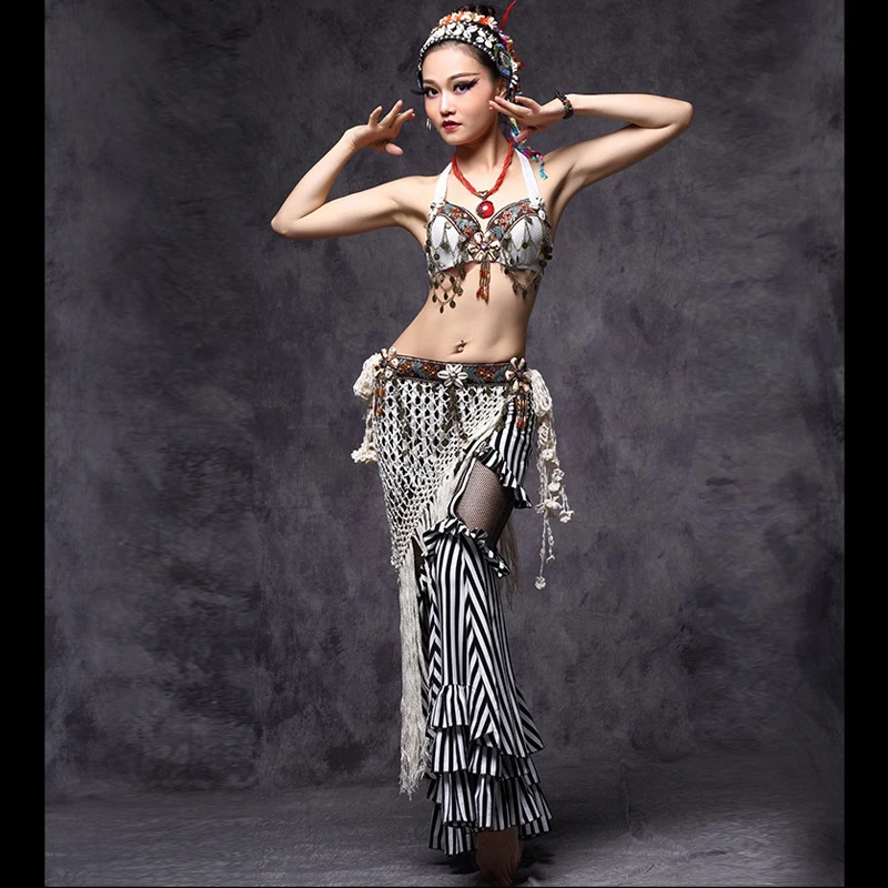 Костюм для танца живота из бюстгальтера длинных брюк и пояса на бедрах |